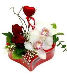  istanbul pendik iinde muhteem ve etkili hediyelikler  mika kalp iinde 2 gl 1 kandil orkide kalp ubuk